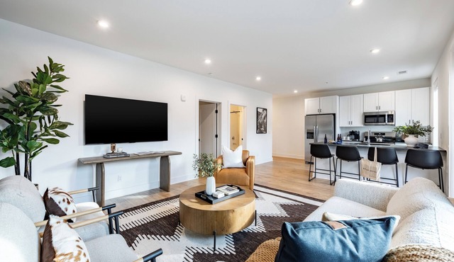 13 Condos Near Downtown Nashville | 26 Total Bedrooms, Sleeps 90 | The Heights