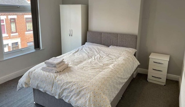 13 Dominic Street, Stoke · 4 bed house perfect for working professionals