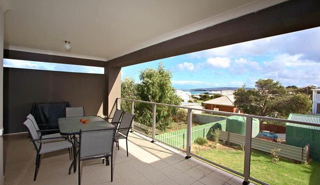 13 Elliot Ave - Pets Negotiable - BYO Linen