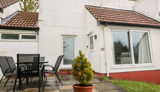 13 MANORCOMBE BUNGALOWS, pet friendly, with pool in Gunnislake