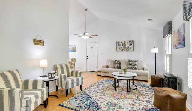 13 Mi to Annapolis: Dog-Friendly Home w/Fire Pit!