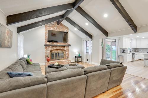 13 Mi to Arrowhead: Family-Friendly Home w/Yard