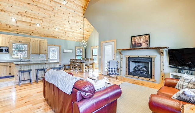 13 Mi to Cashiers! Family Cabin w/Wraparound Deck