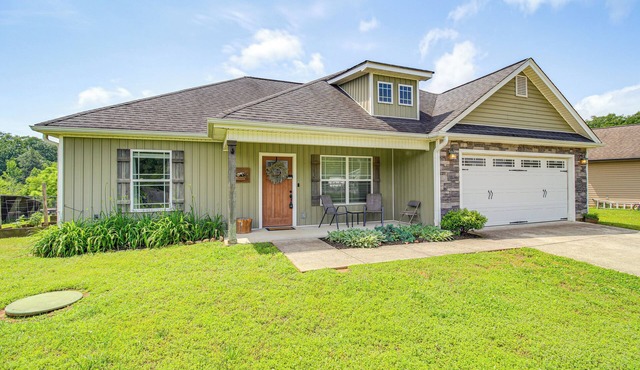 13 Mi to Chattanooga: Family Home w/Backyard!