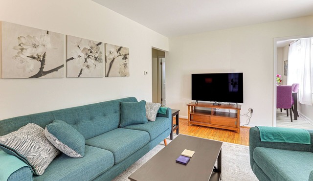 13 Mi to Downtown Baltimore: Quiet Home w/Porch