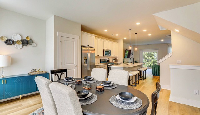13 Mi to Dtwn Charleston: Quiet Townhome