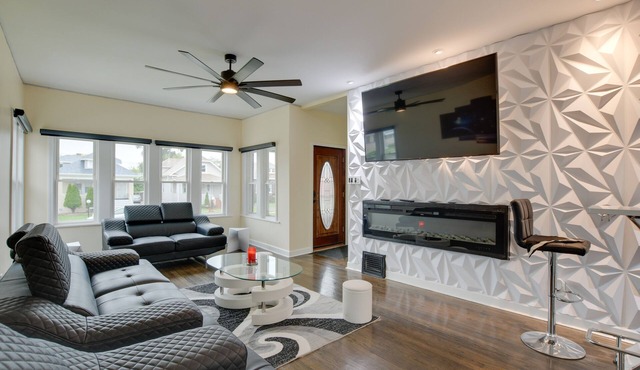 13 Mi to Dtwn Chicago: Maywood Home w/Fireplace