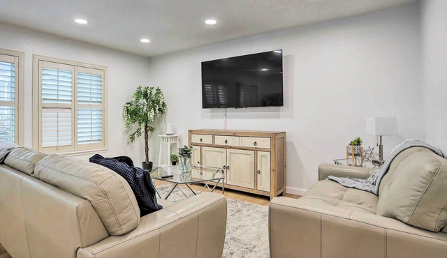 13 Mi to Dtwn Denver: Northglenn Townhome w/Patio