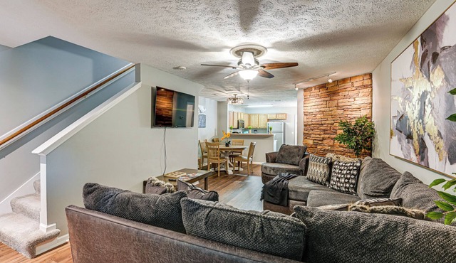 13 Mi to Dtwn: Nashville Gem Near Golf & Fishing