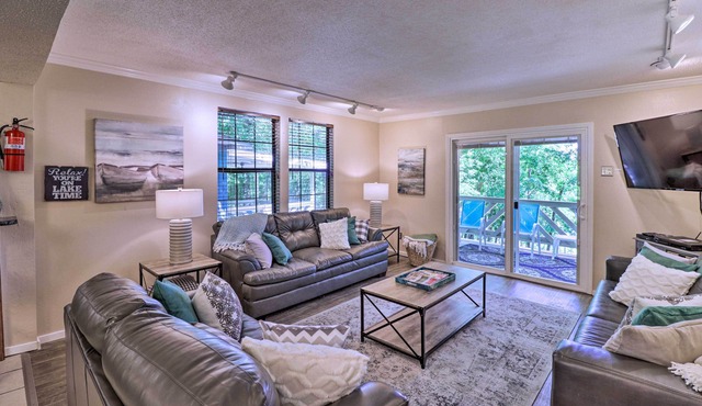 13 Mi to Hot Springs: Serene Royal Home w/Deck!