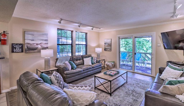 13 Mi to Hot Springs Serene Royal Home with Deck!
