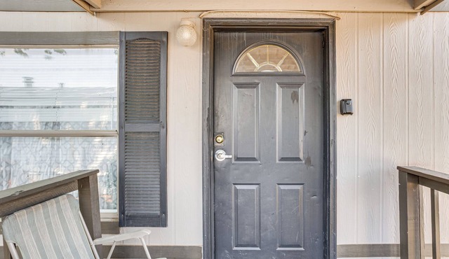13 Mi to Okc: Edmond Home w/Pool Access!