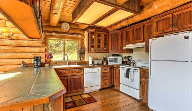 13 Mi to Ski Slopes: Log Home on 60 Private Acres!