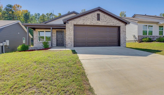 13 Mi to Tuscaloosa Riverwalk: Cottondale Home