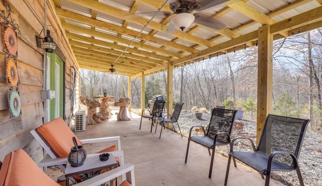 13 Mi to Walmart HQ: Family-Friendly Cabin!