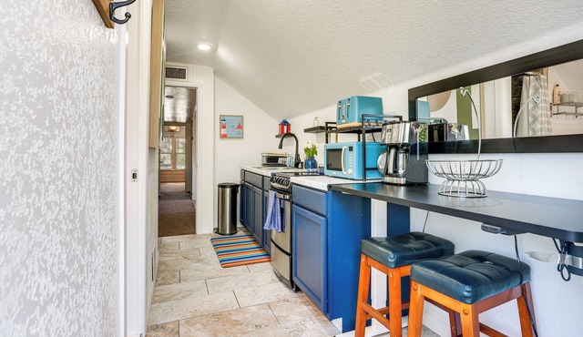 13 Mi to Wekiwa Springs: Rustic Cabin on 8 Acres