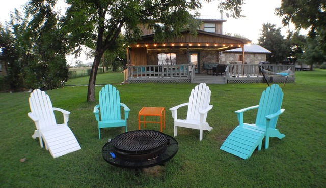 13 mins to Rocker B Ranch - Great for 2 families