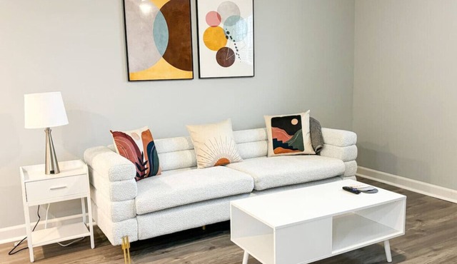 #13 Modern 2 BR WD in Apt Unit