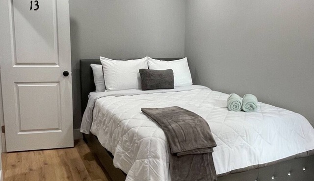 #13 NEW Cozy Room in Angora