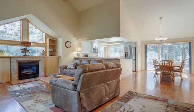 13 Ollalie - SHARC Passes, Close to South Entrance, Fireplace, Pet Friendly