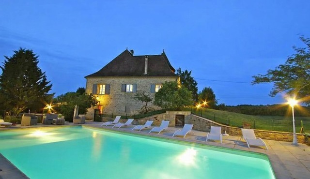 13-person house with indoor and outdoor pool, jacuzzi, sauna, billiards