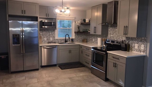 13 Retreat to stylish home in Greenville 4 BD/3BTH