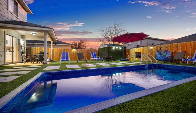 13 Separate Beds I Heated Pool I Putting Green I Grill I Cornhole I Large Groups