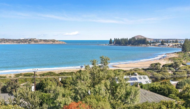 13 The Crescent - Ocean Views - Wi-Fi