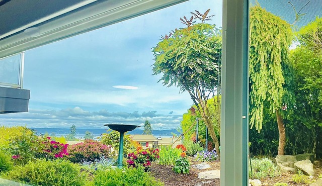 1300sft Retreat w/Sound View, Garden & Privacy