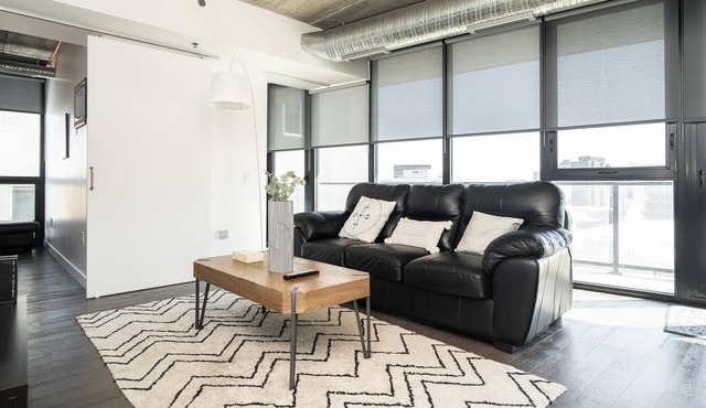 (1304)Downtown Glasshouse Radiant 2BR 1BATH + Fast WiFi (311)