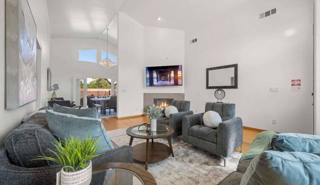 131 South of Blvd Upscale Area, Nice Home Pool-Spa