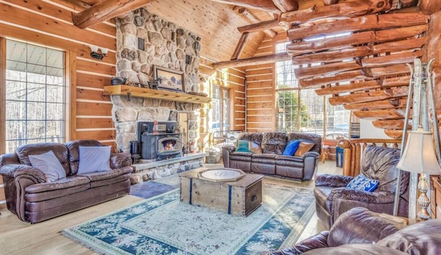 1315 Knight · Pinot Peak: Waterfront Log Cabin in Arden