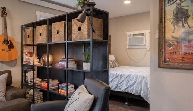 1315 N 5th St #2 · Downtown Modern-Farmhouse Studio