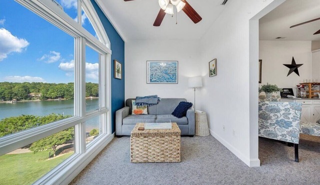 #132 Pointe - 3 Bedroom Lakefront Condo at Mariners SML