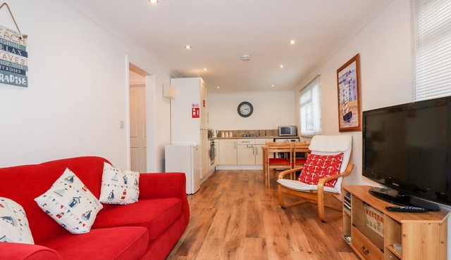 133 ATLANTIC BAYS, family friendly, with a garden in St Merryn