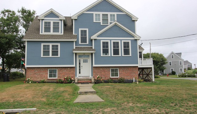 133 Dillingham Ave - Modern spacious home, .3 miles to the beach, prime location