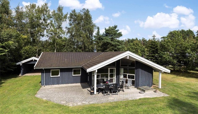 13319 Højby - Petersvej 4