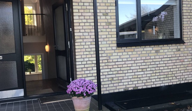 135 m2 lovely renovated city holiday home in Nykøbing Mors. Free Wi-fi.