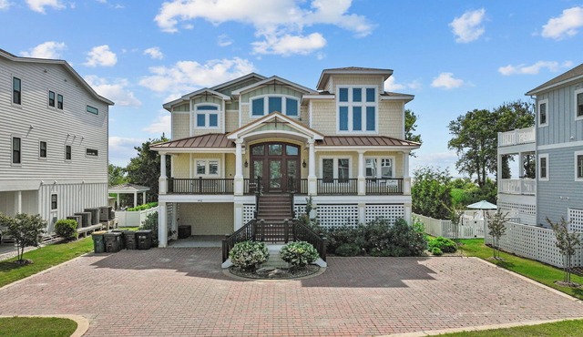 1350 - Panache, 8-bed 8-bath soundfront home in Corolla, NC, private pool, game room