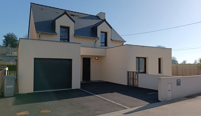 136 m2 house at the foot of Dinan, near La Rance