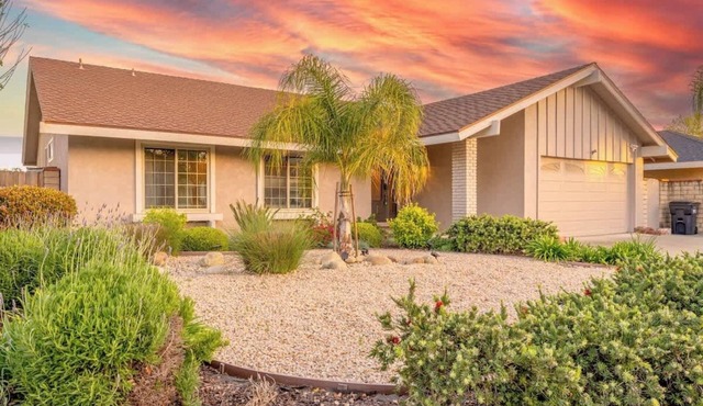136 Modern Family Valencia Home-by-Magic Mountain