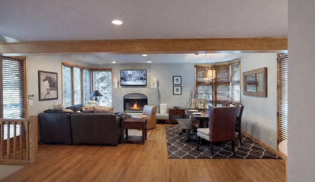 1382 Empire Mountain Escape Hot Tub and Ski Access