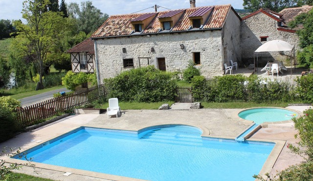 13C house with private pool and private fishing