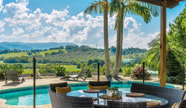 13km's to Byron Bay town: Perfect family retreat with pool, sauna & sunset views