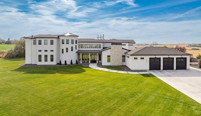 14,000 SqFt Estate w/Gym Theater Suana Sleeps 40+