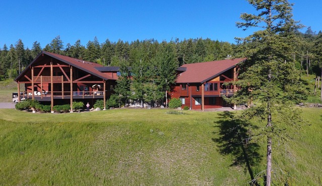 14,229sqft Estate on 8ac w/4100sqft Guest home TikiBar HotTub Overlooking GNP!