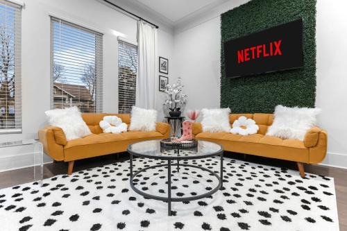 14 Bed Luxe Nashville Retreat with Game Room & Perfect for Large Groups!