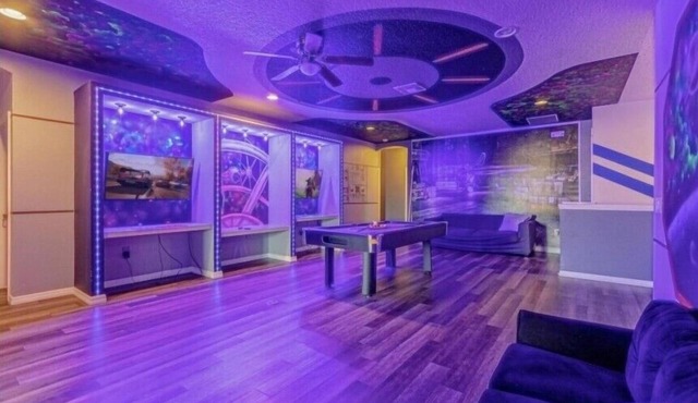 14 Bed Themed Rooms Everywhere Spacious Pool Home Great Location