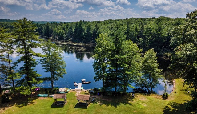 14-bedroom resort in tranquil Paupack. 1885 Farm & Guest House with Game Room!