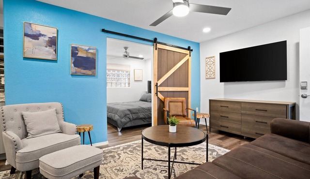 14 Chelsea Place On The Park, In Heart Of Downtown